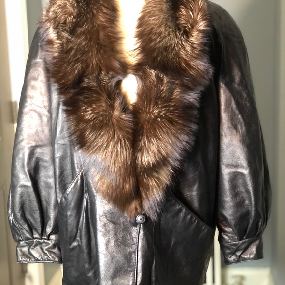Plus size vintage leather jacket with fox collar, best fits up to a 1x. - Picture 3 of 6